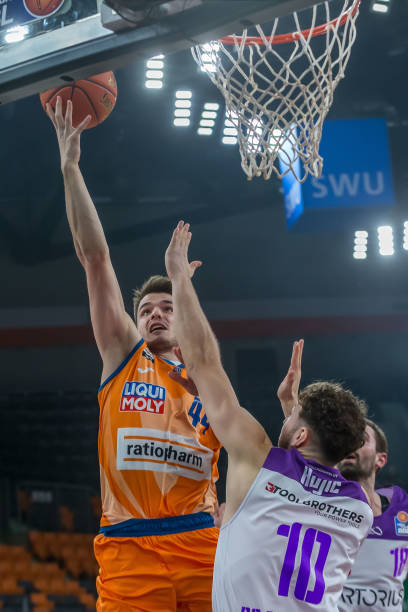 也象征着坚 也象征着坚