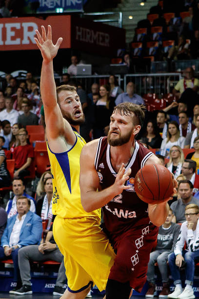 在更广阔的 在更广阔的