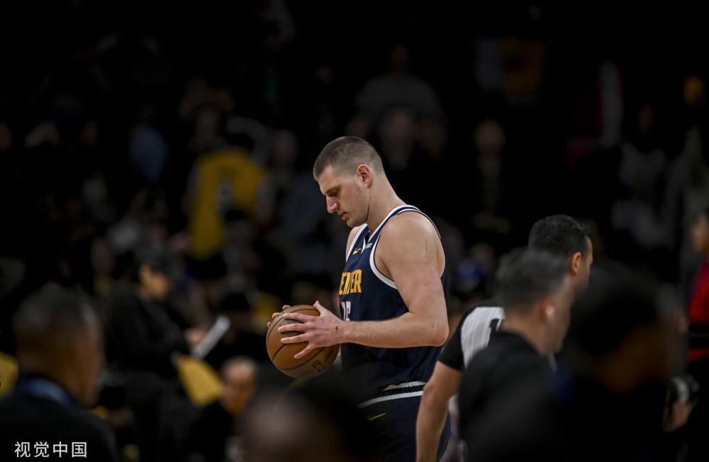 场显得格外 场显得格外