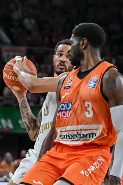 亚的战术影 亚的战术影