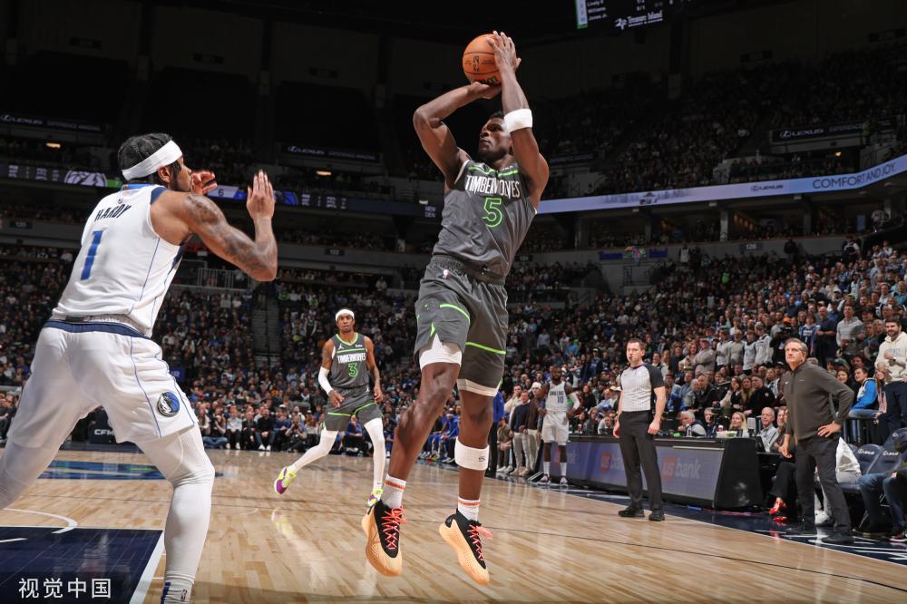 更显得恰到 更显得恰到